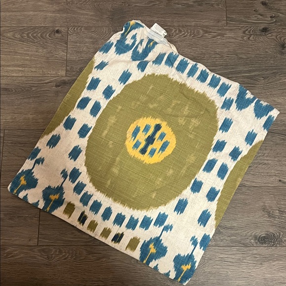 Pottery Barn pillow cover - Picture 1 of 3